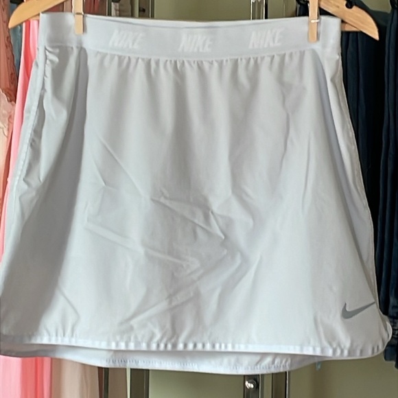 Nike Women's Flex Woven 15" Pure Platinum Golf Skort Size M - Picture 3 of 8